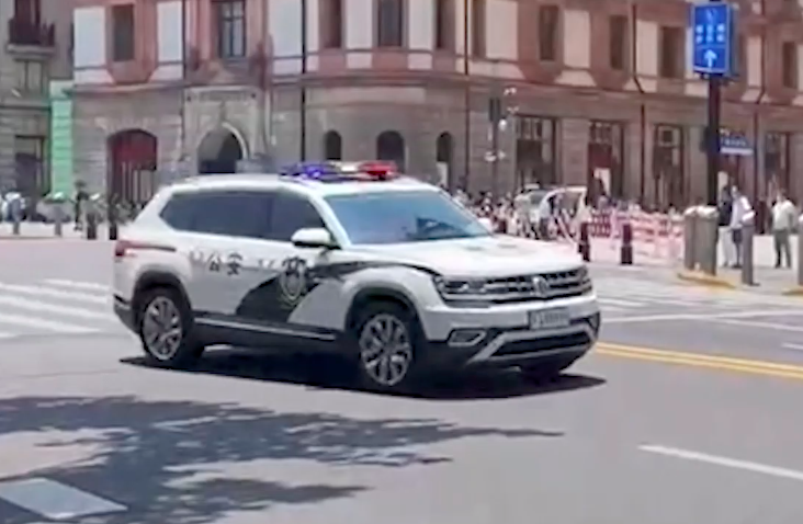 途昂爆闪警车+威然国宾车，感受昂然组合 超酷出街日常！
