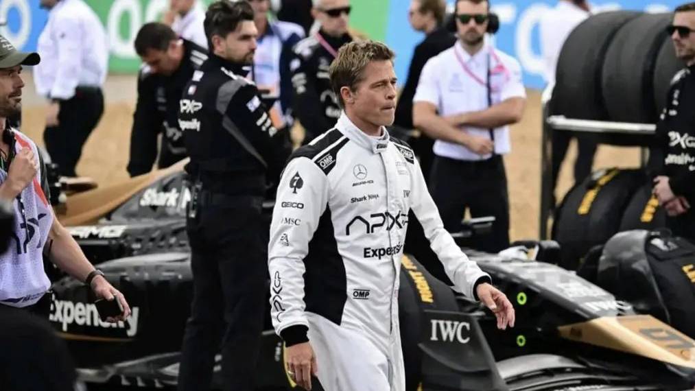 F1狂飙飞车，今年最佳商业片之所以看得爽，幸亏有奔驰
