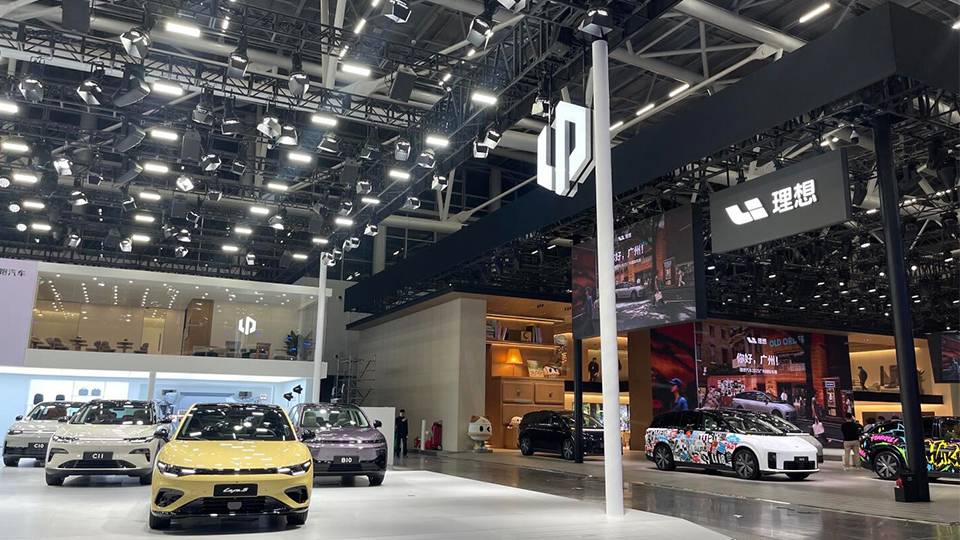 华为小米跻身第一梯队，11月销量出炉，车价即将历史新低？